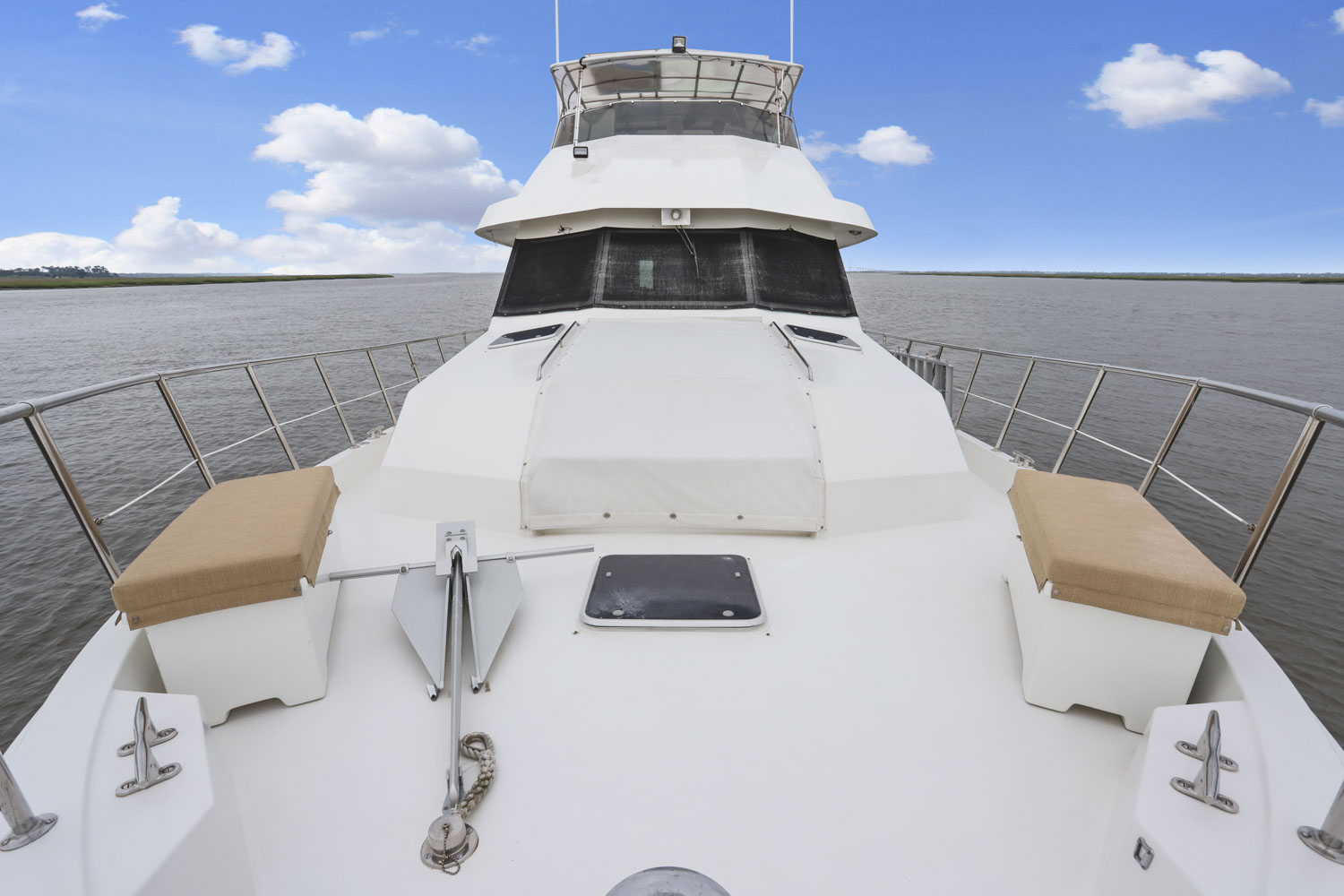 Motor Yacht - 70' Hatteras