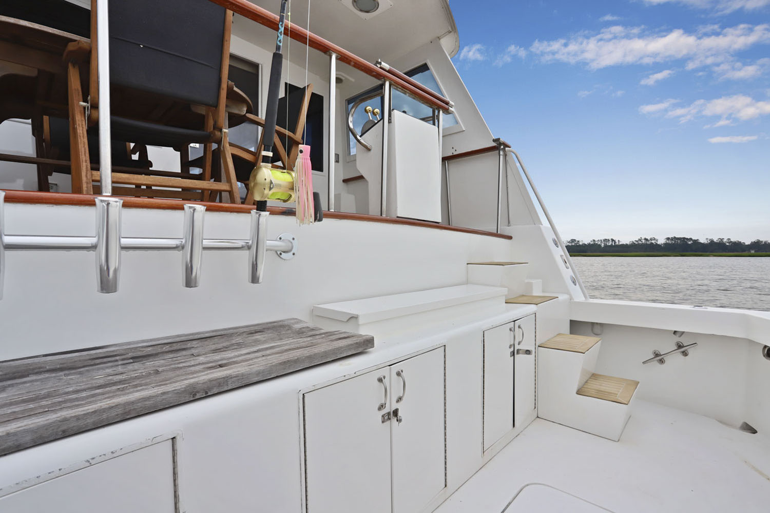 Hatteras Cockpit Motor Yacht