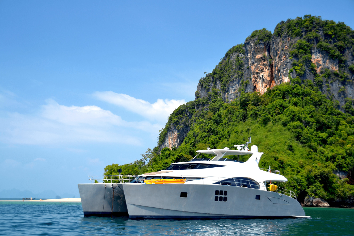 Sunreef-70-power-yacht-for-sale-10